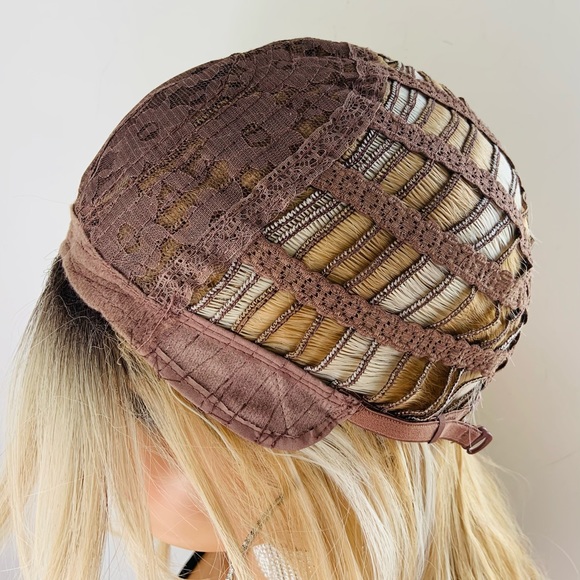 Gorgeous 20” Effortless Style Ombre Blonde Synthetic Wig with Bangs - Picture 6 of 11